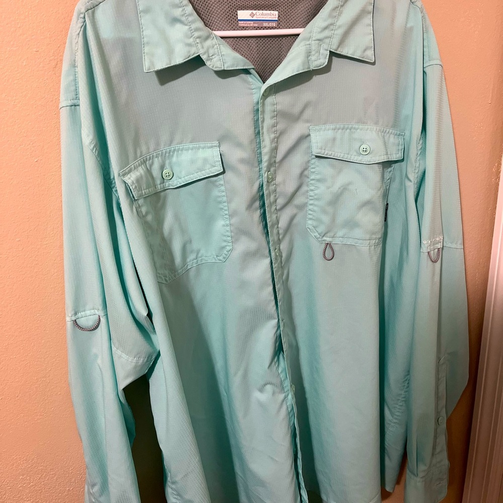 Mens Columbia lightweight shirt(light blue)